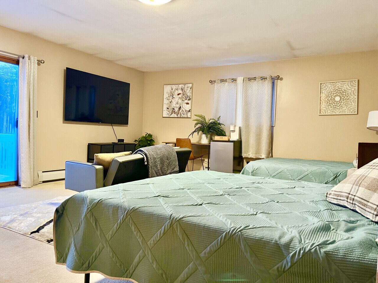 Escrivaninha, ferros/tábuas de passar roupa, Wi-Fi, roupa de cama