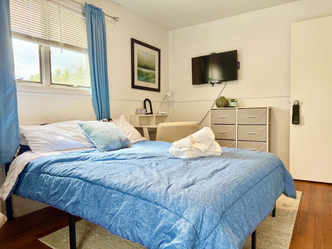 デスク、アイロン / アイロン台、WiFi、ベッドシーツ