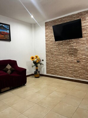 Interior - Cozy Private Home in the Heart of San Pedro [ Incredible Lake Views]. (San Pedro La Laguna)