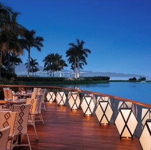Outdoor dining - Luxury Vidanta Resort Escape - Pools, Lazy River Beach Access, family-friendly (Q.R.)