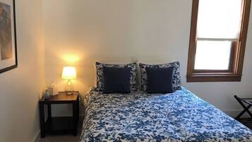 Iron/ironing board, Internet, bed sheets