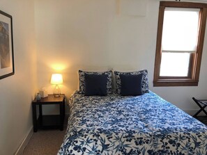 Fer et planche à repasser, accès Internet, draps fournis