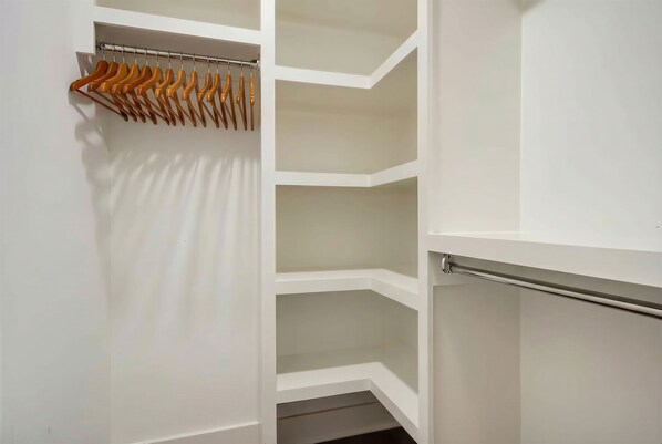 Interior - Rooftop deck & private balcony house sleeps 10 near Broadway, Nashville (Nashville)