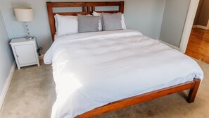 4 bedrooms, iron/ironing board, free WiFi, bed sheets