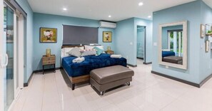 Comfort Room - Athletic Villa Football Field Gym Cinema (North Miami)