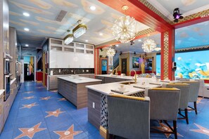Fridge, microwave, oven, stovetop - Hollywood Themed Mega Mansion / Sleeps 62!/Your own Lazy River/Firepit/ (Celebration)