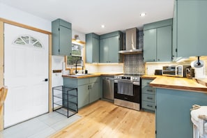 Fridge, microwave, oven, dishwasher