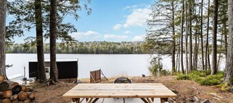 Peaceful Lakeside Cottage ~ Sunsets & Lake Access