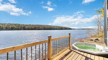 Bañera de hidromasaje al aire libre