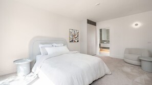 4 bedrooms, desk, iron/ironing board, travel cot - Harmony Lane, Elsternwick (Elsternwick)