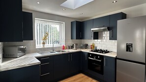 Unclassified image, 3 of 22, button - Cozy Newcastle Stay (Newcastle-under-Lyme)