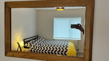 Iron/ironing board, WiFi, bed sheets