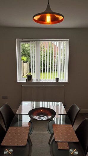 Unclassified image, 4 of 22, button - Cozy Newcastle Stay (Newcastle-under-Lyme)