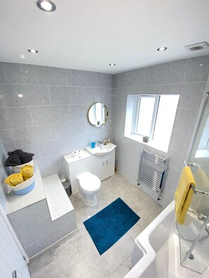 Unclassified image, 2 of 22, button - Cozy Newcastle Stay (Newcastle-under-Lyme)