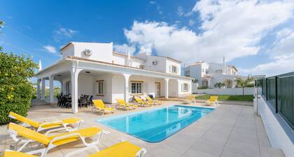 Villa Girassol | 5 Bedrooms | Central | Albufeira