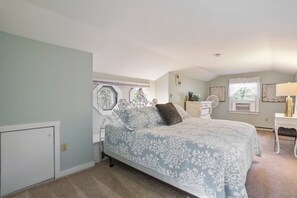 3 bedrooms, iron/ironing board, free WiFi, bed sheets - Hope's Haven: Hot Tub, River Access, Pet Friendly (Great Cacapon)