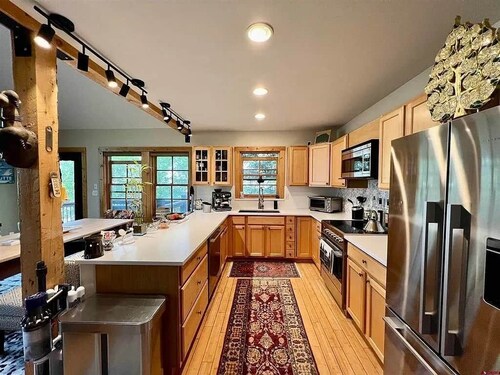 Crested Butte Downtown-Views- Hot Tub-Walk & Bike. Pet friendly. 2-Parking Spots