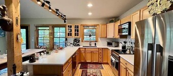 Crested Butte Downtown-Views- Hot Tub-Walk & Bike. Pet friendly. 2-Parking Spots