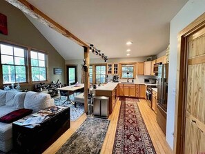 Interior - Crested Butte Downtown-Views- Hot Tub-Walk & Bike. Pet friendly. 2-Parking Spots (Crested Butte)