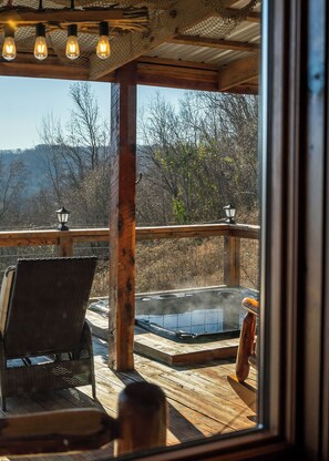 Outdoor spa tub - Coconut Ridge Over Looking Center Hill (Smithville)