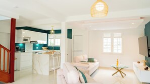 Smart TV, stereo - Villa Rose du Désert: luxury, conviviality, swimming pool and nearby beaches (Sainte-Anne)