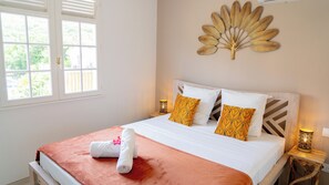 6 bedrooms, iron/ironing board, free WiFi, bed sheets - Villa Rose du Désert: luxury, conviviality, swimming pool and nearby beaches (Sainte-Anne)