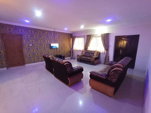 Perfect 3-bedroom bungalow very beautiful in the neighborhood.