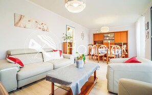 TV, books - Belle maison avec jardin & espace d'hiver (Concarneau)