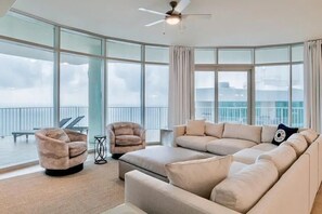 Condo, varias camas (Turquoise C2509) | Área de sala de estar