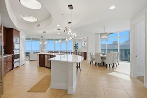 Condo, varias camas (Turquoise C2509) | Interior