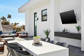 Outdoor dining - Insane Camelback Views from Party Deck in Arcadia! (Phoenix)