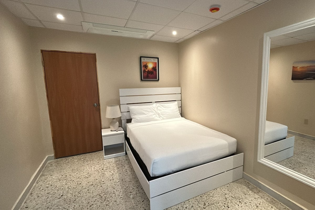 Economy Room | Individually decorated, iron/ironing board, free WiFi, bed sheets