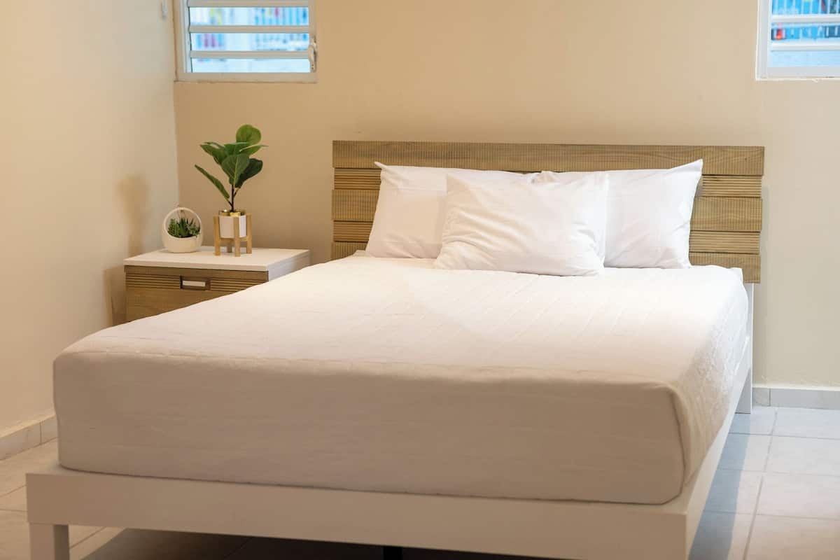 Basic Room | Individually decorated, iron/ironing board, free WiFi, bed sheets