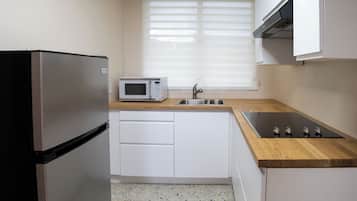 Familie appartement, 3 slaapkamers | Privékeuken | Een microgolfoven