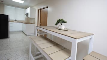 Apartamento familiar, 3 habitaciones | Zona de estar