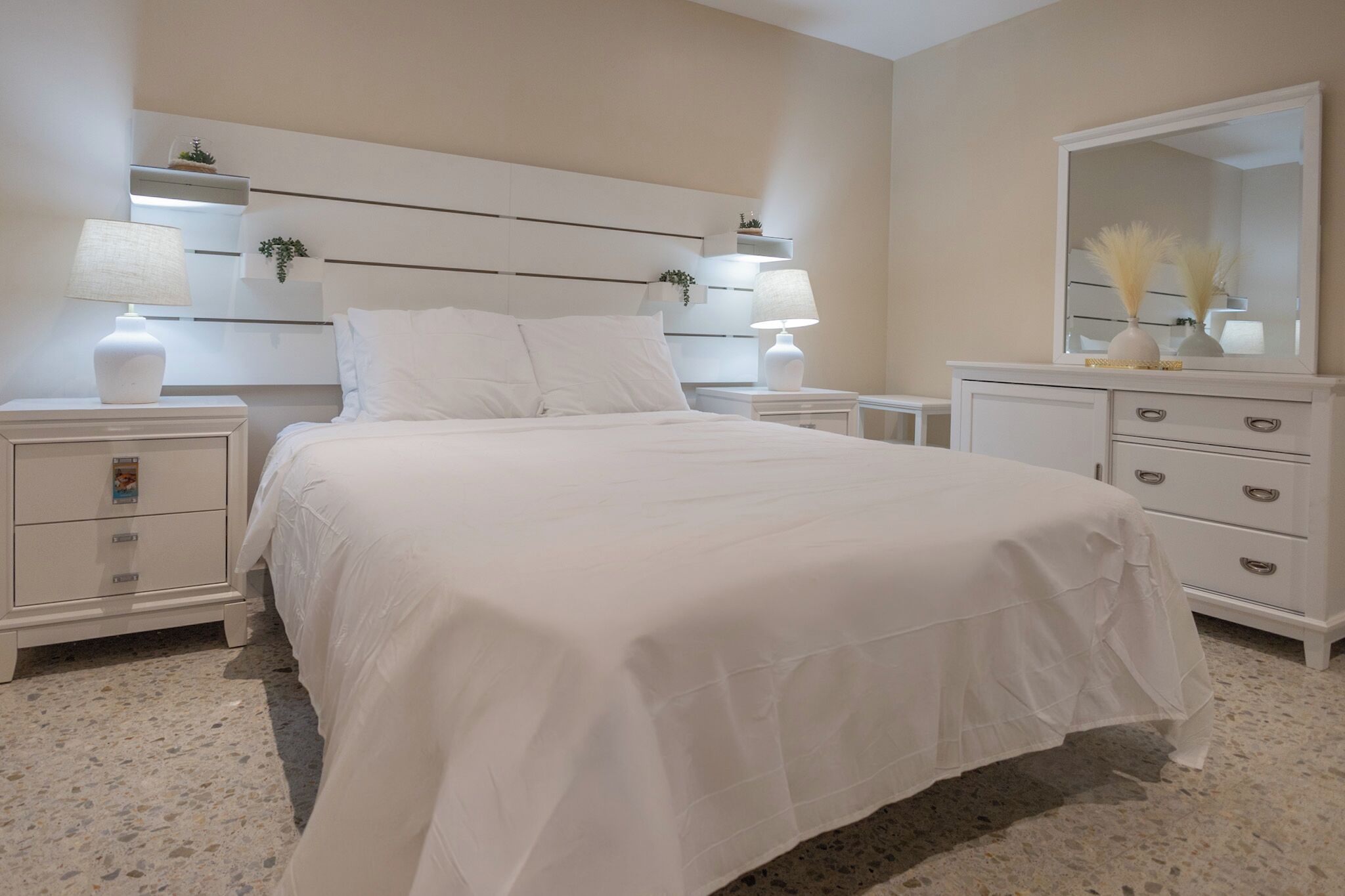 Family Apartment | Individually decorated, iron/ironing board, free WiFi, bed sheets