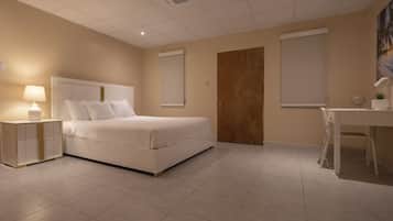 Room | Meja, ruang kerja komputer riba, seterika/papan seterika, Wi-fi percuma