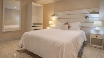 Căn hộ dành cho gia đình, 3 phòng ngủ | Phòng tắm | Buồng tắm vòi sen, khăn tắm, giấy vệ sinh