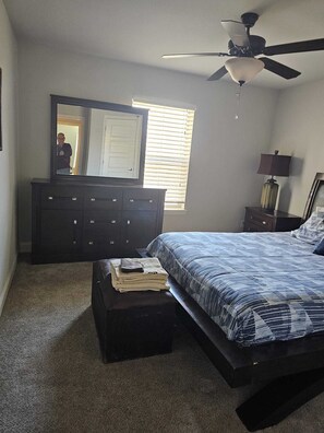 4 bedrooms, iron/ironing board, WiFi, bed sheets - Your home away from home in charming Saginaw (Saginaw)
