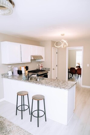 Microwave, oven, dishwasher, cookware/dishes/utensils