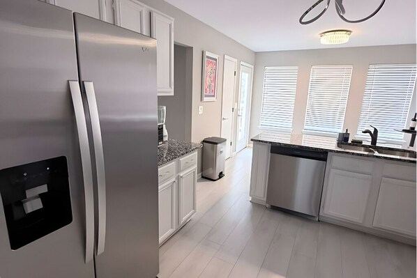 Microwave, oven, dishwasher, cookware/dishes/utensils