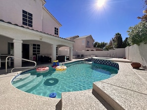Pool - Spacious 6-bedroom house in lovely Las Vegas with Pool, Spa and Billiards (Las Vegas)