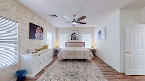 6 bedrooms, iron/ironing board, WiFi, bed sheets - Spacious 6-bedroom house in lovely Las Vegas with Pool, Spa and Billiards (Las Vegas)