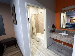Standard Double Room, 2 Queen Beds, Non Smoking, Kitchenette | Bathroom - Downtowner Inns & Suites (Humble)