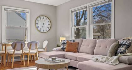 3 min to Zoo - Game Room - Fire Pit - Pets - Yard