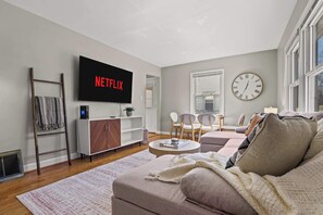 TV, table football, offices - 3 min to Zoo - Game Room - Fire Pit - Pets - Yard (Milwaukee)