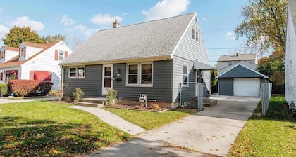 3 min to Zoo - Game Room - Fire Pit - Pets - Yard