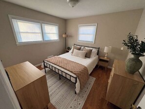 4 bedrooms, desk, iron/ironing board, travel crib