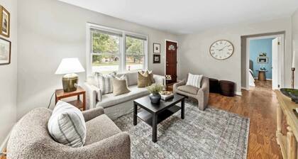 10min to DT - Game Room - Fire Pit - Pets - Yard