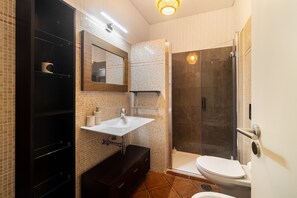 Bathroom - Elegant Chiado Retreat: Comfort In Lisbon'S Heart (Lisbon)